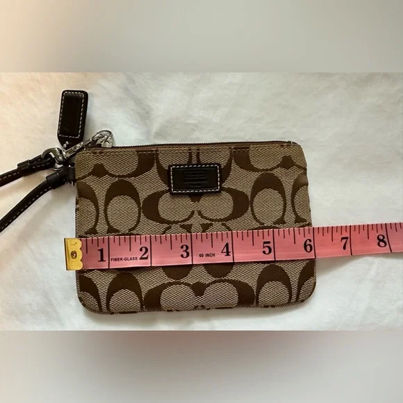 Coach | Wristlet! - Picture 10 of 11